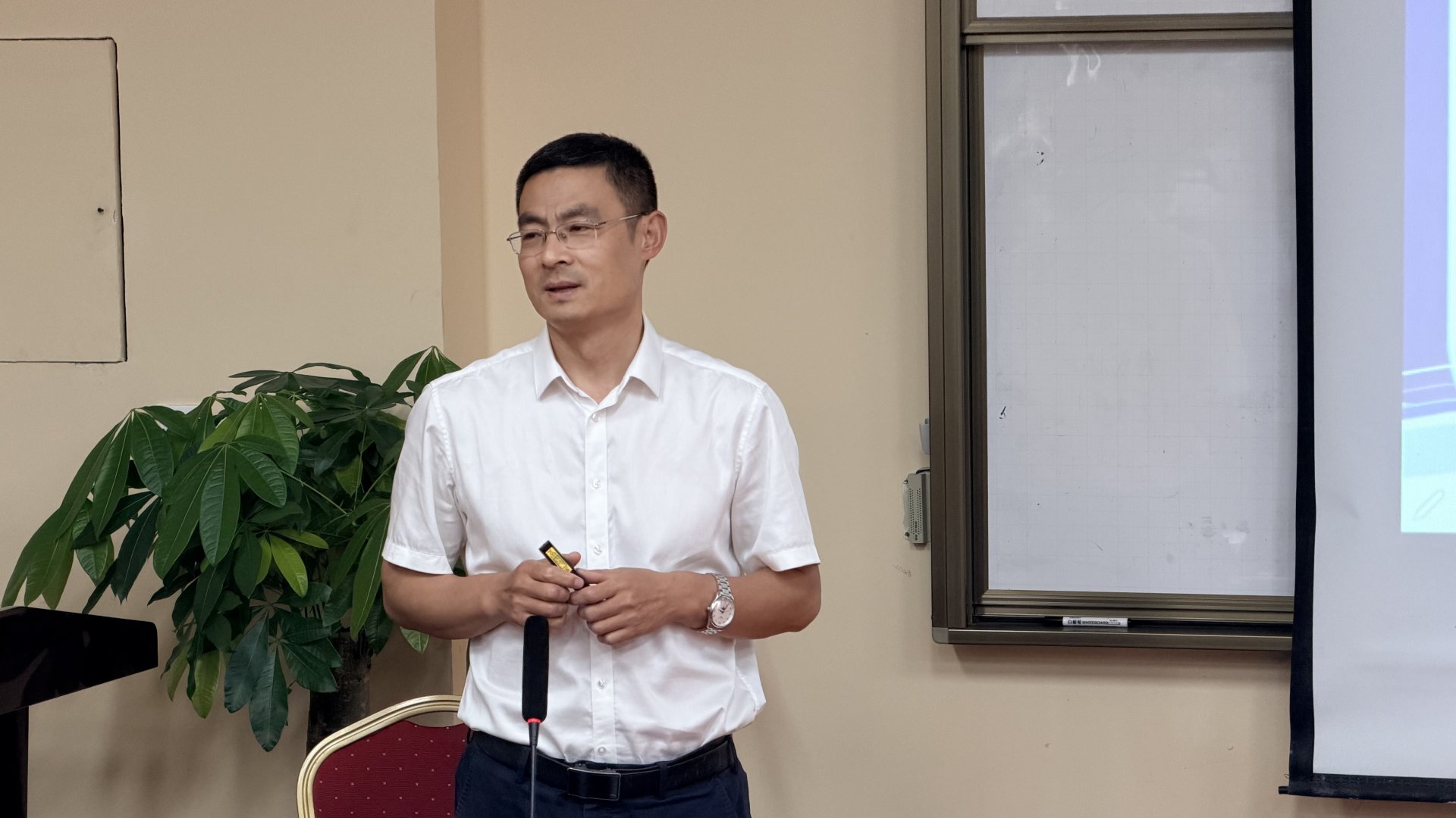校长助理许剑