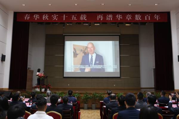 必赢全天计划app正规渠道 翠云梢云自结丛,轻花嫩笋欲凌空。